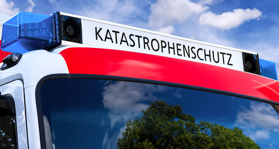 Teaserbild Katastrophenschutz Teaserbild mit einem Foto eines Einsatzfahrzeuges mit der Aufschrift Katastrophenschutz