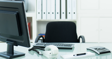 Teaserbild BB-Paket Erstausstattung Katastrophenschutzlager leeres Büro mit Büromöbeln