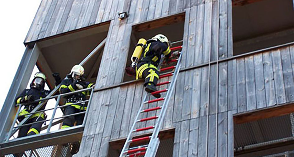 Teaserbild für dei LSTE mit einem Foto einer Übung an der Landesfeuerwehrschule